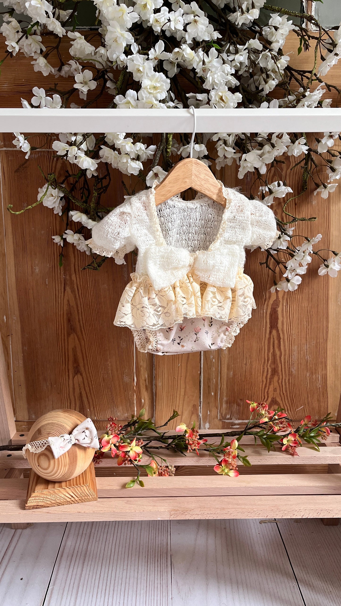 Amey cream & flower new Newborn sitter Photography Prop