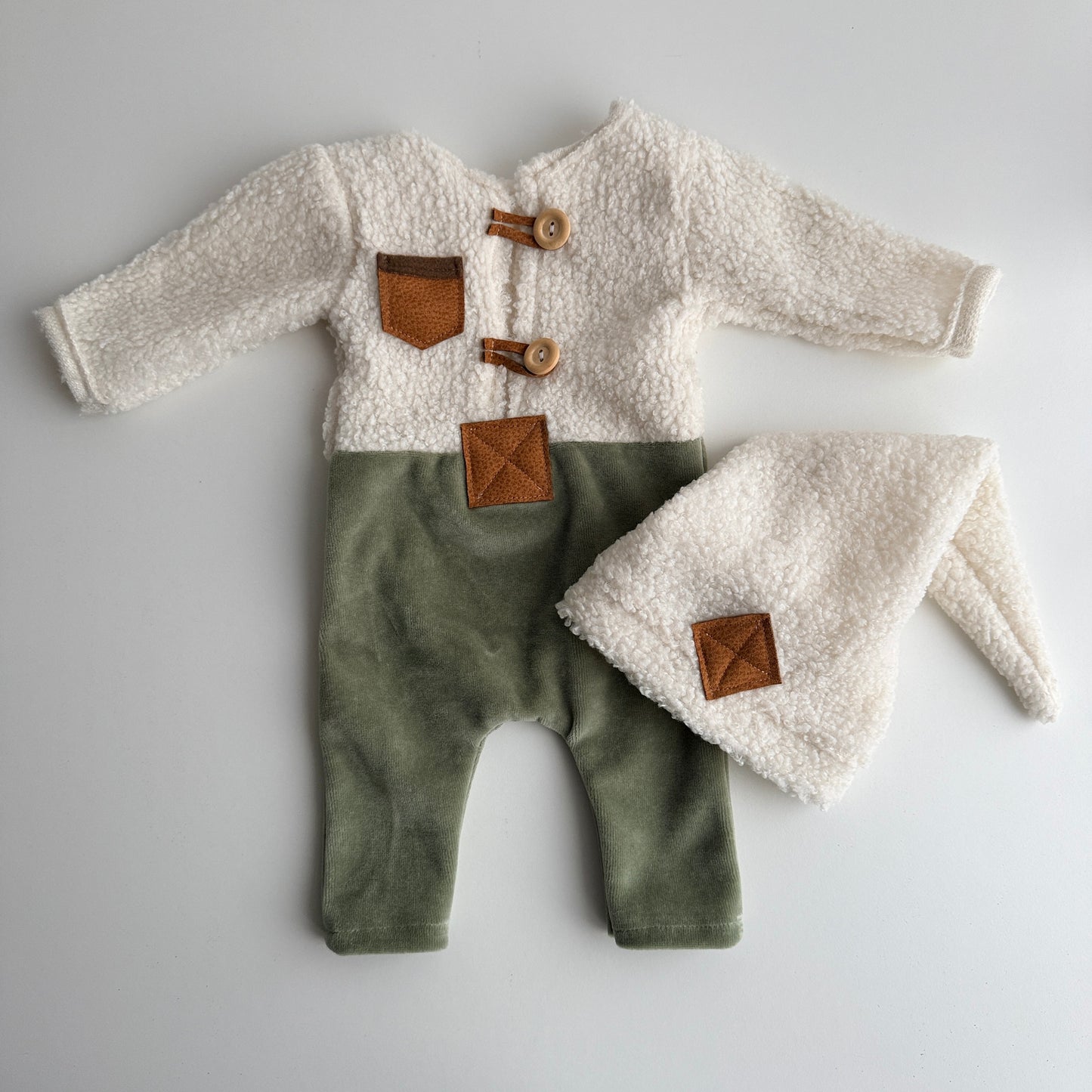 Tom Olive – Newborn One-Piece Outfit with Gnome Hat