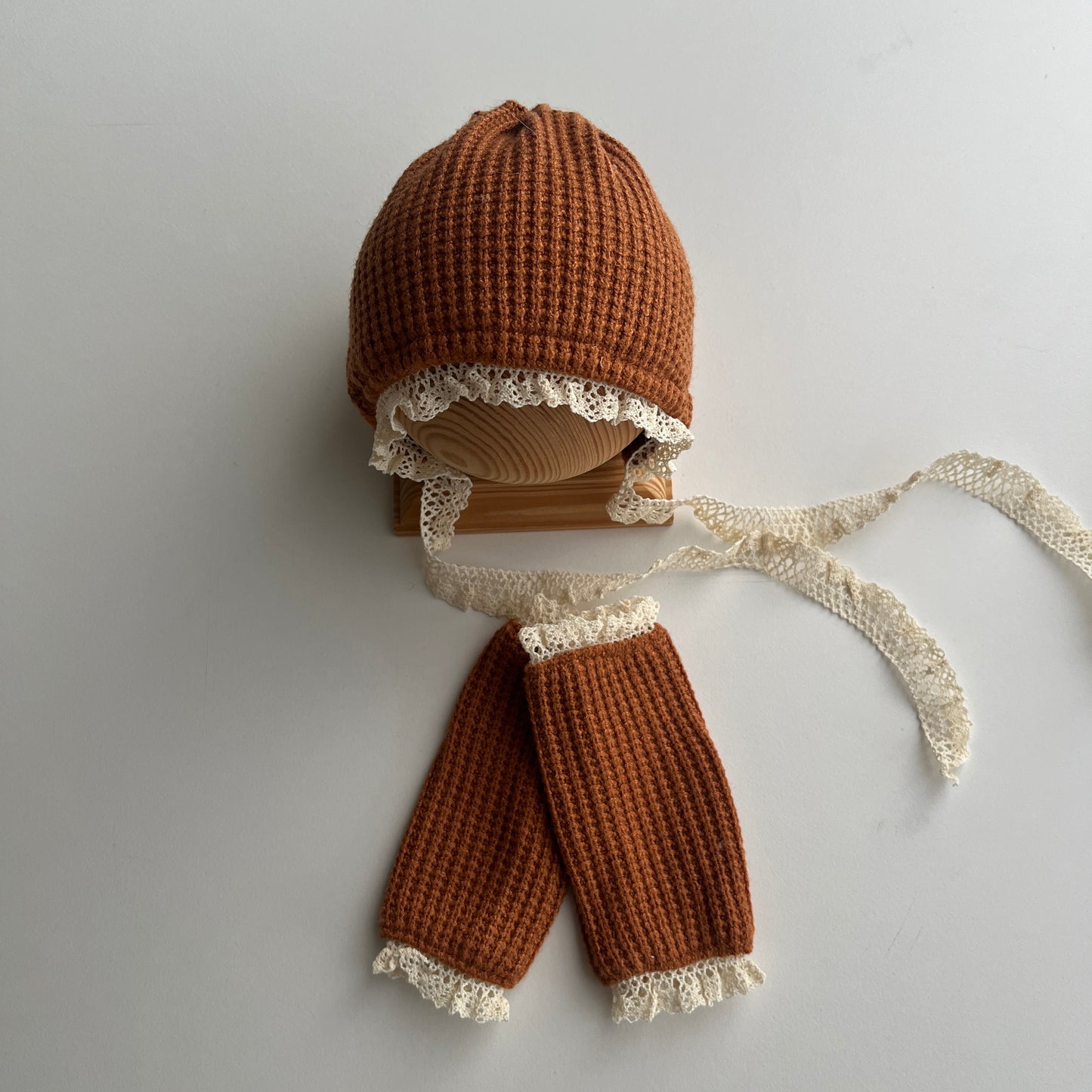 Dalia Haubenset mit Beinwärmern Neugeborenen Fotografie Prop