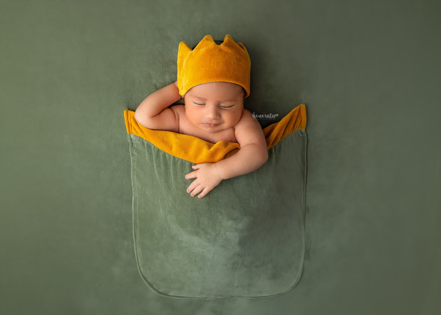 Little Prince Crown and Backdrop with a pocket. Newborn photo props - Crown, backdrop with a pocket