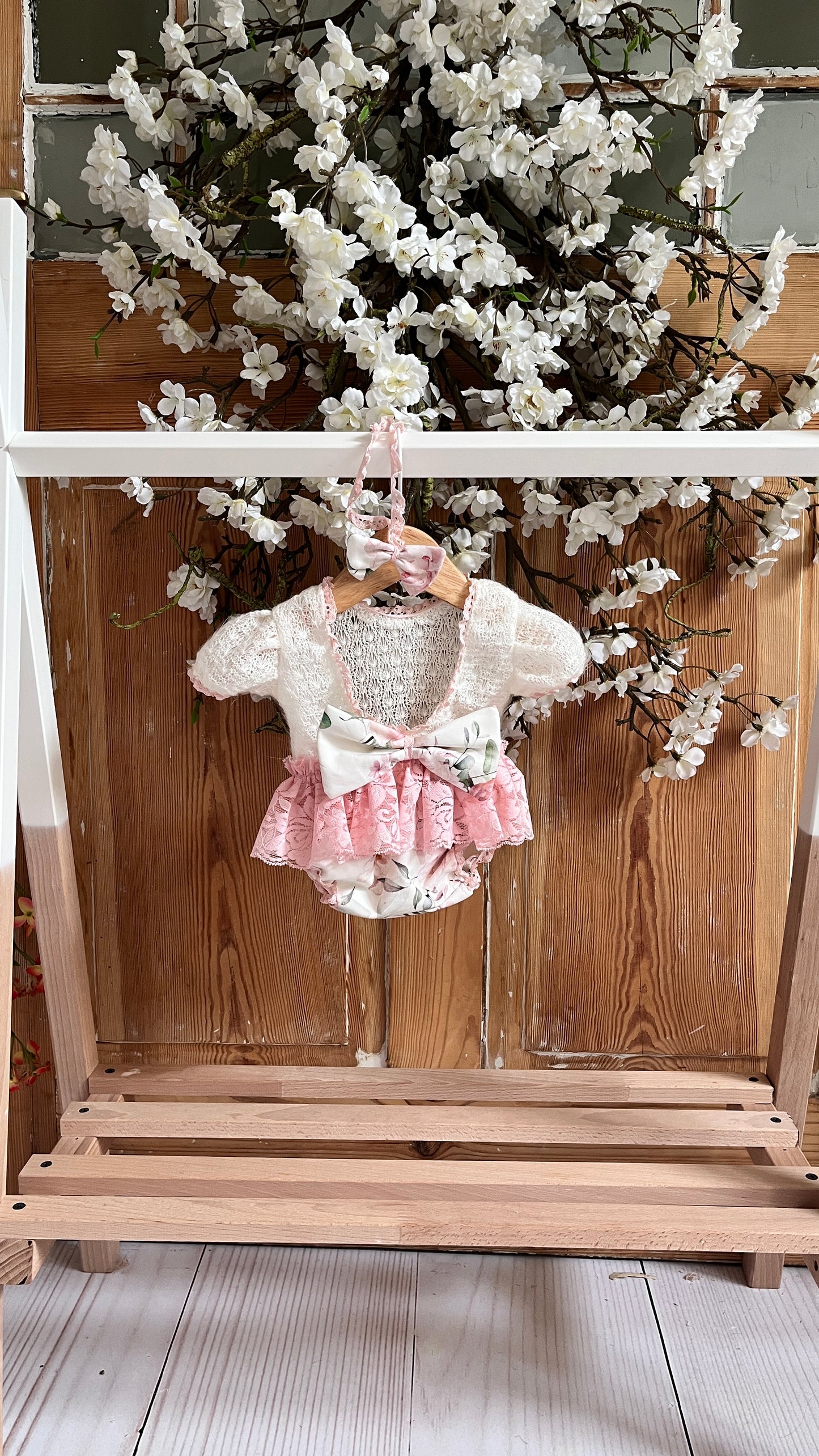 Amey cream & flower pink new Newborn sitter  Photography Prop