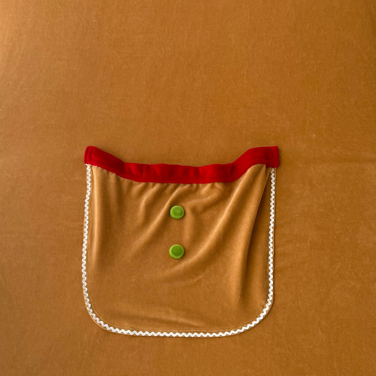 Gingerbread Man Backdrop with a pocket. Newborn photo props