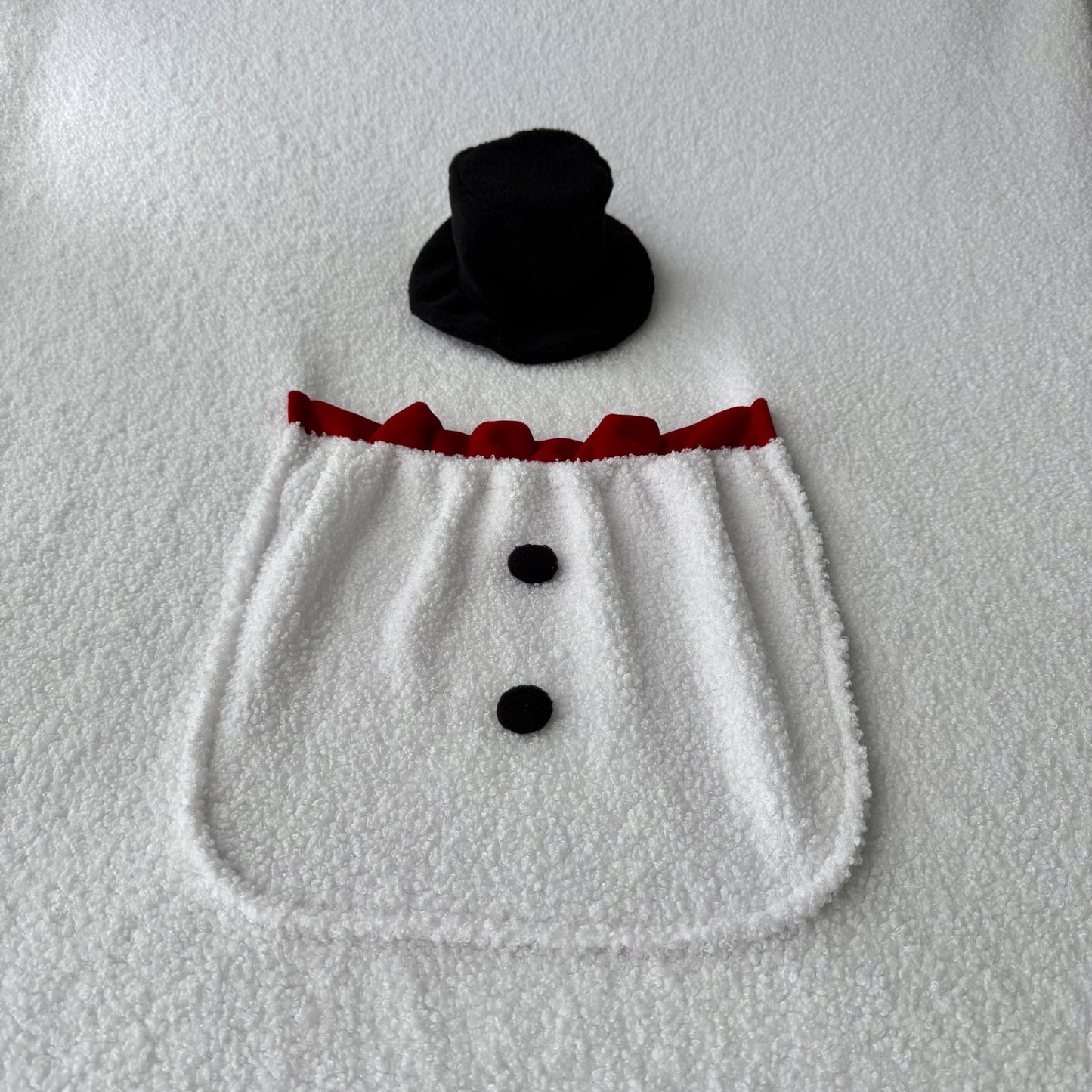 Snowman Backdrop with a pocket and snowman's hat. Newborn photo props
