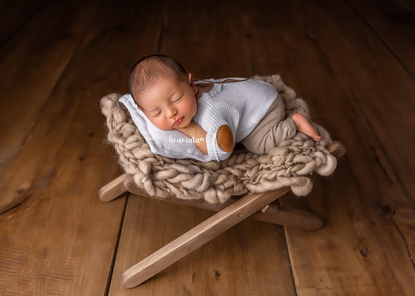 Archie newborn outfit for newborn photography session.