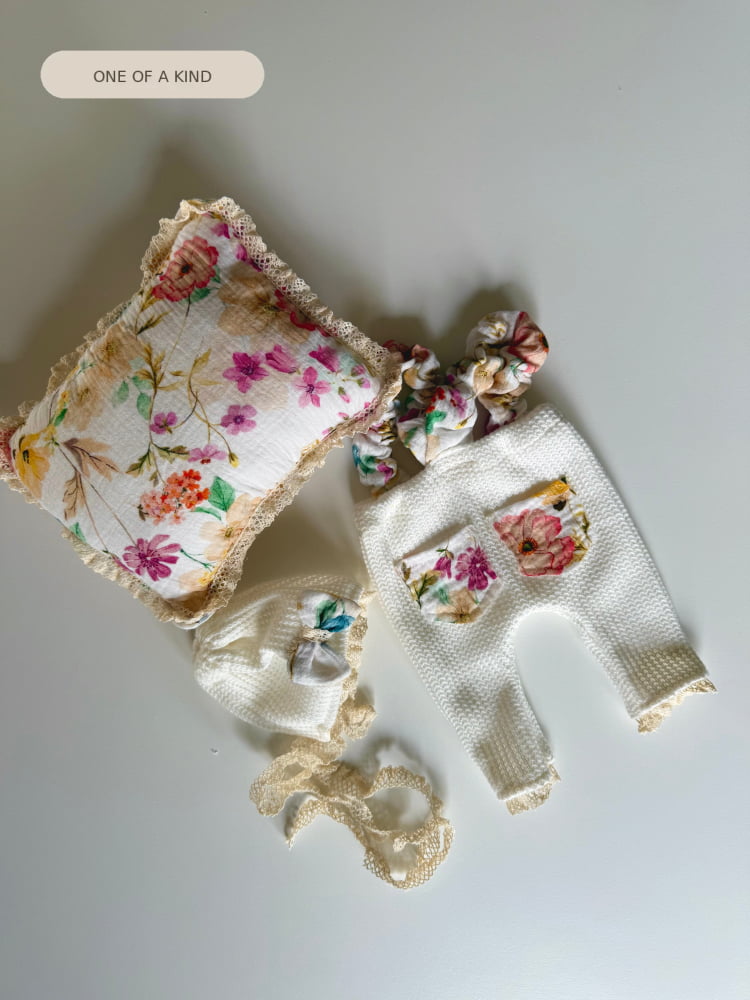 Cream flower Pants with bonnet and pillow for girl Baby Newborn Photography Props