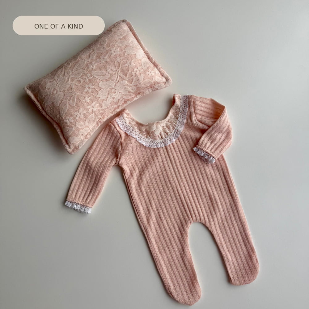 Lucy pink fullfit and pillow Newborn Photography Prop
