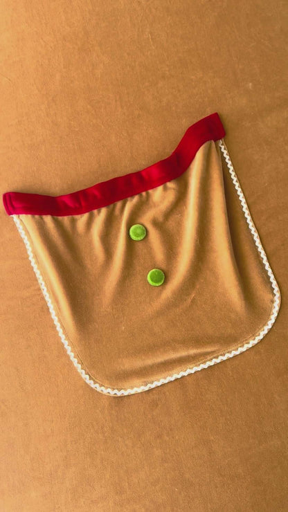 Gingerbread Man Backdrop with a pocket. Newborn photo props. Cozy and whimsical setting for photoshoots.