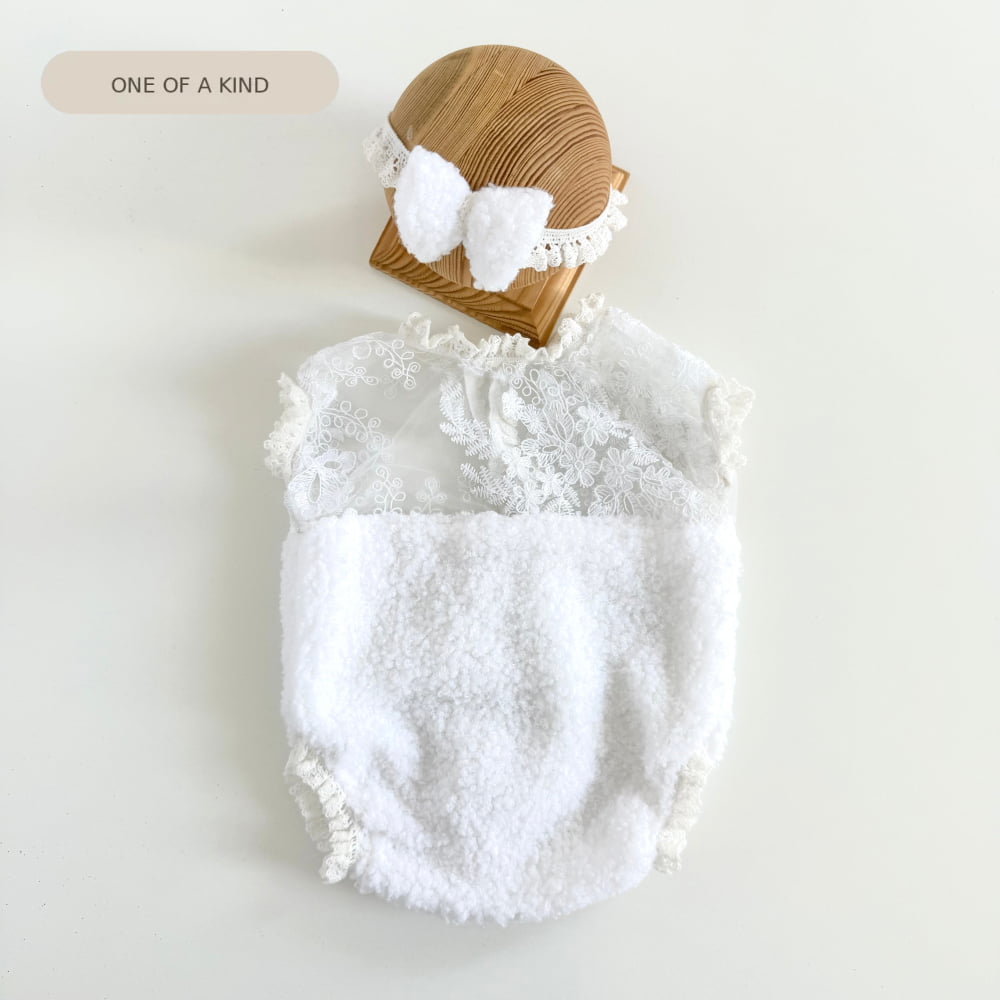 Snowflake Grace Newborn Outfit Set